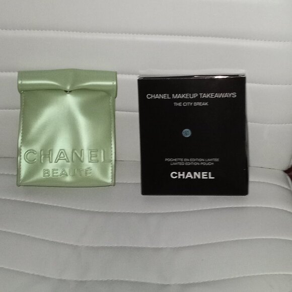 CHANEL MAKEUP TAKEAWAYS POUCH MAKEUP BAG Limited Edition NIB - Picture 2 of 11